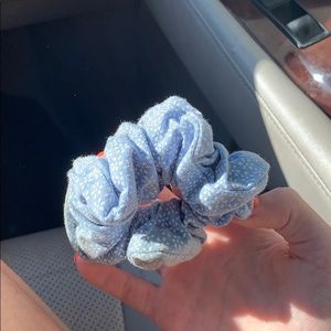 Brandy Melville scrunchie
